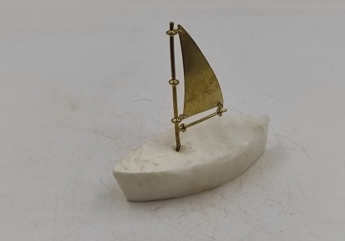 Διακοσμητικό καράβι με Αραγωνίτη Διακοσμητικό καράβι με Αραγωνίτη