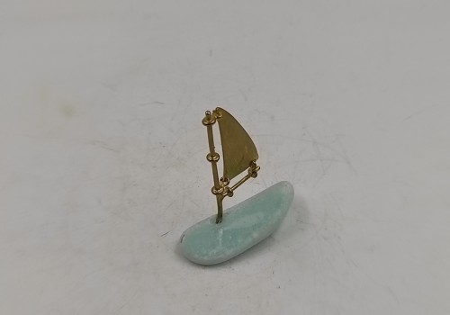 Διακοσμητικό καράβι με Αραγωνίτη Διακοσμητικό καράβι με Αραγωνίτη