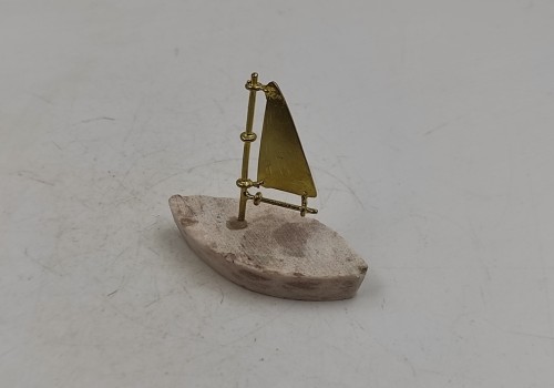 Διακοσμητικό καράβι με Καλσίτη Διακοσμητικό καράβι με Καλσίτη