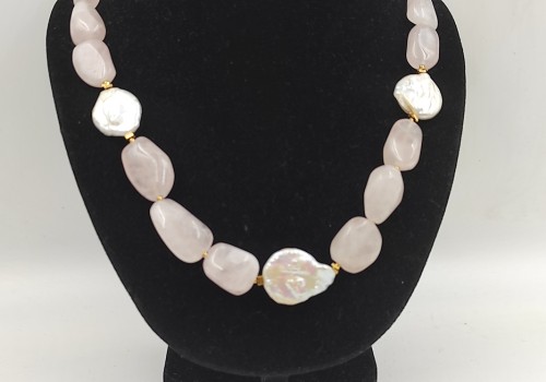 κολιέ από ασήμι με ροζ χαλαζίας ,αιματίτη και μαργαριτάρι κολιέ από ασήμι με ροζ χαλαζίας ,αιματίτη και μαργαριτάρι