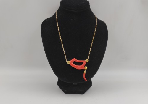 Χειροποίητο  επίχρυσο κολιέ από ασήμι 925 με Κοράλλι