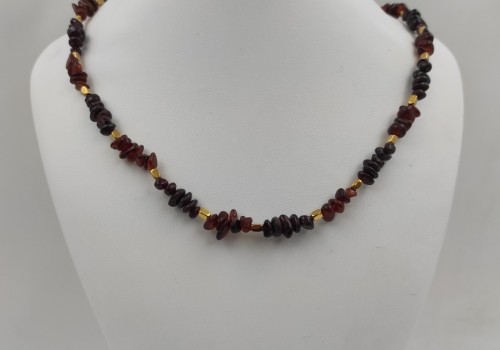 Χειροποίητο κολιέ από ατσάλι με Γρανάτη και Αιματίτη Χειροποίητο κολιέ από ατσάλι με Γρανάτη και Αιματίτη