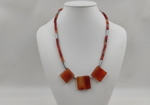 Χειροποίητο κολιέ από ατσάλι με Καρνεόλη,Αχάτη και Αιματίτη 