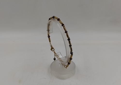 Xειροποίητο βραχιόλι από επίχρυσο ατσάλι με Γρανάτη και Αιματίτη Xειροποίητο βραχιόλι από επίχρυσο ατσάλι με Γρανάτη και Αιματίτη