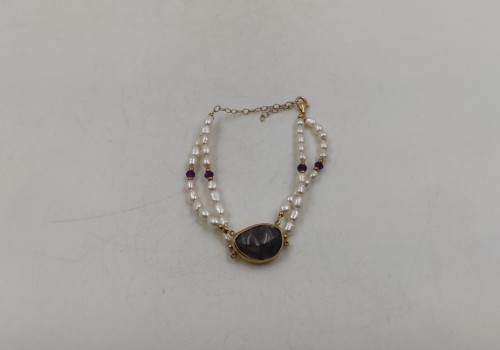 Xειροποίητο βραχιόλι από επίχρυσο ασήμι 925 με Φθορίτη Αμέθυστο και Μαργαριτάρι Xειροποίητο βραχιόλι από επίχρυσο ασήμι 925 με Φθορίτη Αμέθυστο και Μαργαριτάρι