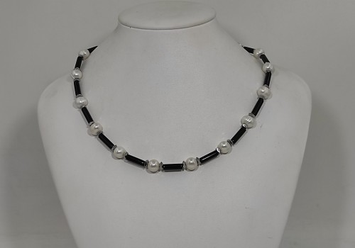 Χειροποίητο κολιέ από  ατσάλι με Μαργαριτάρι Όνυχα και Αιματίτη