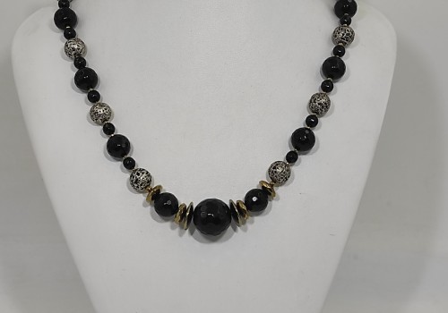 Χειροποίητο κολιέ από  επίχρυσο ατσάλι με Όνυχα Λάβα και Αιματίτη