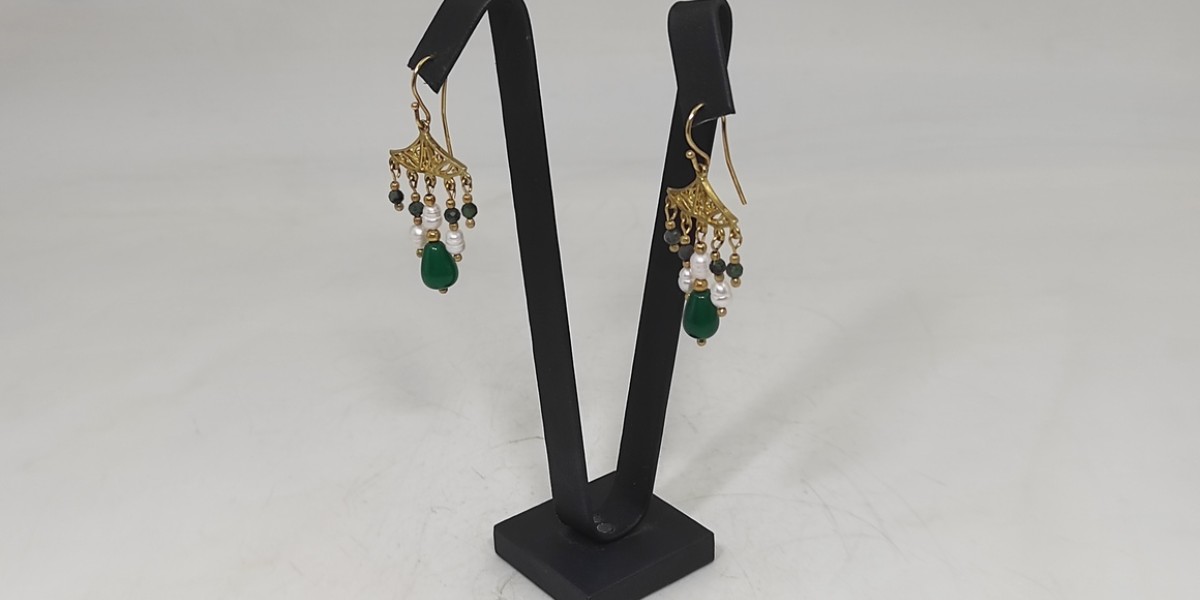 Χειροποίητα σκουλαρίκια από ασήμι 925 επιχρυσωμένο  με Νεφρίτη και Μαργαριτάρι