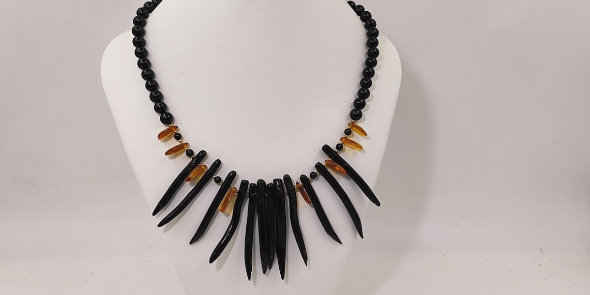 Κολιέ με Μαύρη Τουρμαλίνη, Κοράλλι Γιούσουρι & Βαλτική Κεχριμπάρι – Επίχρυσο Ασήμι 925