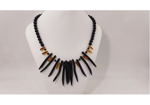 Κολιέ με Μαύρη Τουρμαλίνη, Κοράλλι Γιούσουρι & Βαλτική Κεχριμπάρι – Επίχρυσο Ασήμι 925