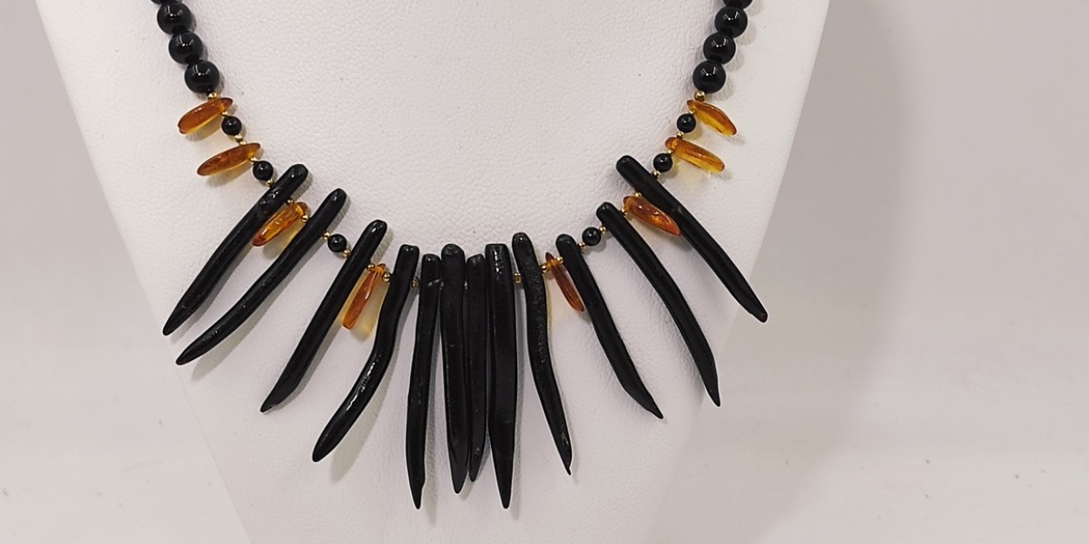 Κολιέ με Μαύρη Τουρμαλίνη, Κοράλλι Γιούσουρι & Βαλτική Κεχριμπάρι – Επίχρυσο Ασήμι 925