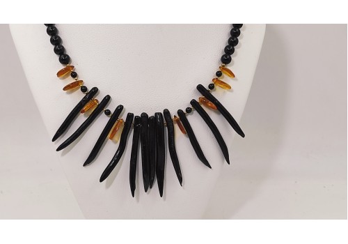 Κολιέ με Μαύρη Τουρμαλίνη, Κοράλλι Γιούσουρι & Βαλτική Κεχριμπάρι – Επίχρυσο Ασήμι 925