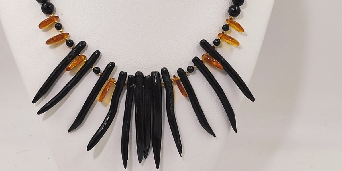 Κολιέ με Μαύρη Τουρμαλίνη, Κοράλλι Γιούσουρι & Βαλτική Κεχριμπάρι – Επίχρυσο Ασήμι 925