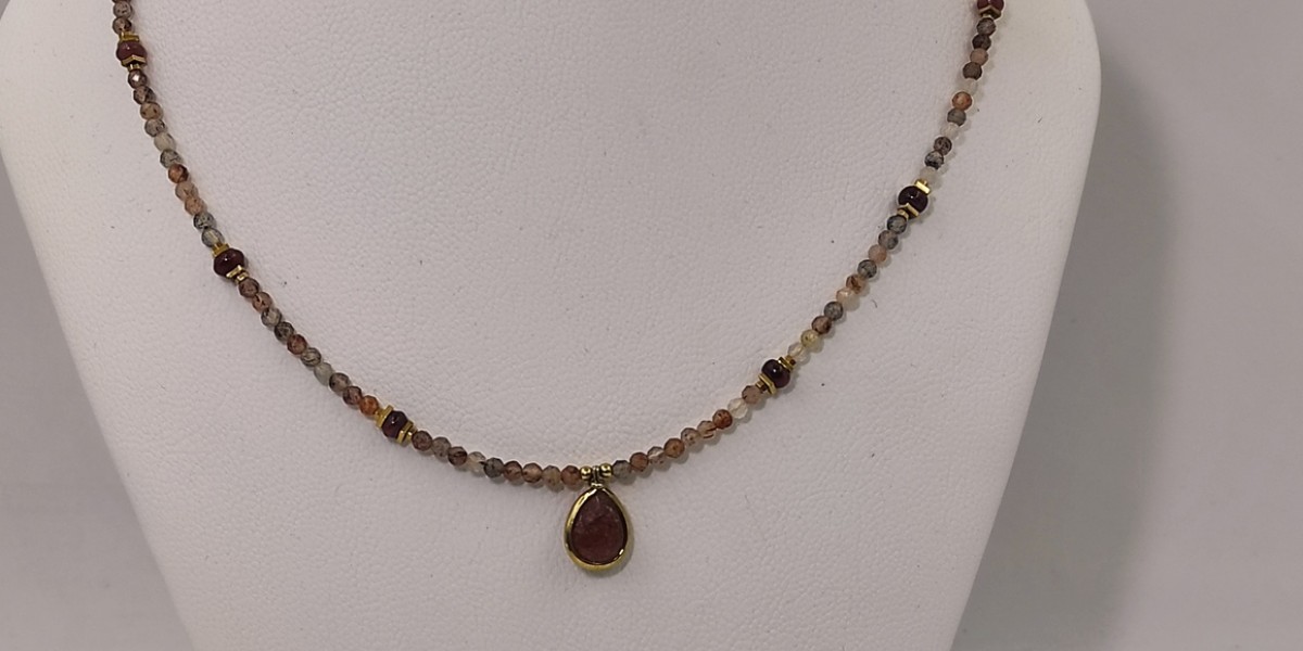 Κολιέ Strawberry Χαλαζίας με Ροζ Τουρμαλίνη & Αιματίτη – Επίχρυσο Ασήμι 925