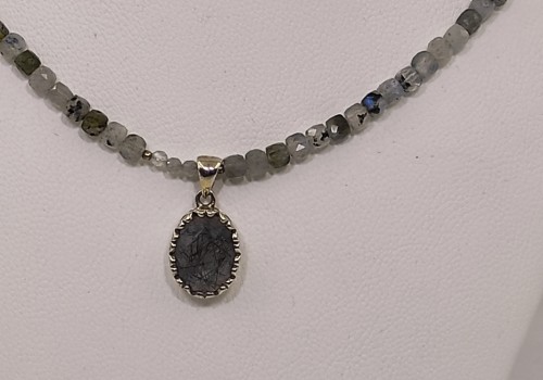 Κολιέ Ασημί 925 με Λαβραδορίτη & Στοιχείο Χαλαζία Ρουτιλίου Κολιέ Ασημί 925 με Λαβραδορίτη & Στοιχείο Χαλαζία Ρουτιλίου