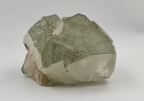 χαλαζίας με χλωρίτη