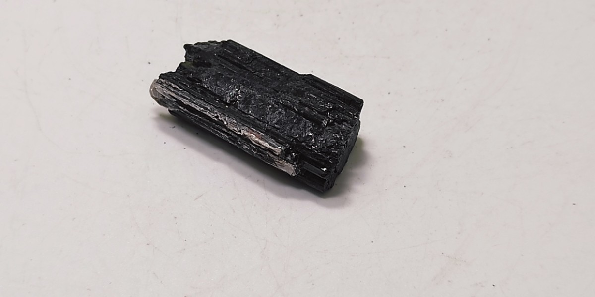 Μαύρη Τουρμαλίνη Μαύρη Τουρμαλίνη