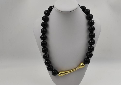 κολιέ από ασίμη και brass με όνυχα 