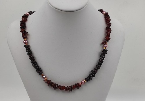 χειροποίητο κολιέ από ατσάλι με μαργαριτάρι, γρανάτης και αιματίτη 