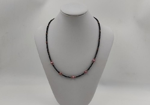 Χειροποίητο κολιέ από ατσάλι με Ηλιόπετρα, Αιματίτη και Μαργαριτάρι