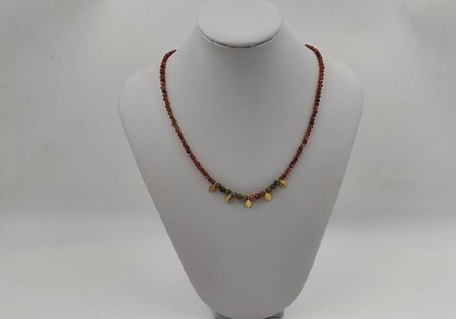 Χειροποίητο κολιέ από ατσάλι με Γρανάτη και Ουνακίτη