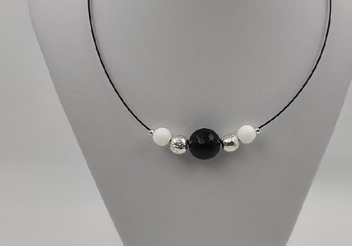 Χειροποίητο κολιέ από ατσάλι με Αχάτη και Όνυχα Χειροποίητο κολιέ από ατσάλι με Αχάτη και Όνυχα