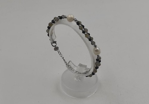 Xειροποίητο βραχιόλι από ατσάλι με Aιματίτη, Φεγγαρόπετρα, Τουρμαλίνη και Μαργαριτάρι  Xειροποίητο βραχιόλι από ατσάλι με Aιματίτη, Φεγγαρόπετρα, Τουρμαλίνη και Μαργαριτάρι