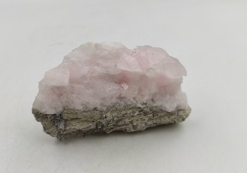 Μαγγανοκαλσίτης