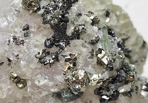 ΧΑΛΑΖΙΑΣ-ΣΙΔΗΡΟΠΥΡΙΤΗΣ-ΓΑΛΗΝΙΤΗΣ-ΧΛΩΡΙΤΗΣ ΧΑΛΑΖΙΑΣ-ΣΙΔΗΡΟΠΥΡΙΤΗΣ-ΓΑΛΗΝΙΤΗΣ-ΧΛΩΡΙΤΗΣ