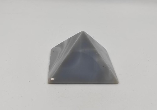 ΠΥΡΑΜΙΔΑ ΑΠΟ ΑΧΑΤΗ