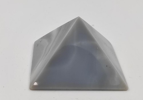 ΠΥΡΑΜΙΔΑ ΑΠΟ ΑΧΑΤΗ