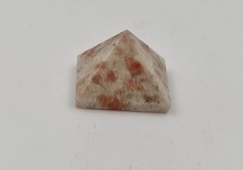 ΠΥΡΑΜΙΔΑ ΑΠΟ ΗΛΙΟΛΙΘΟ